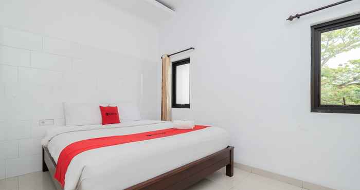 Kamar Tidur RedDoorz near Jawa Timur Park 3