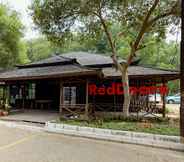 Exterior 3 RedDoorz Resort @ Taman Wisata Mangrove