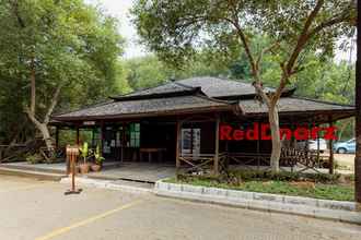 Bên ngoài 4 RedDoorz Resort @ Taman Wisata Mangrove