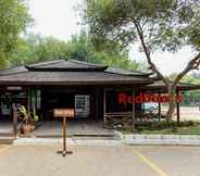 Exterior 2 RedDoorz Resort @ Taman Wisata Mangrove