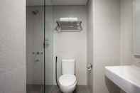 In-room Bathroom Amaris Hotel Kalimalang 