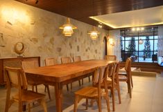 バー、カフェ、およびラウンジ 3 6 BR sunshine city view villa with a private heated pool