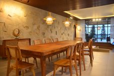 バー、カフェ、およびラウンジ 6 BR sunshine city view villa with a private heated pool