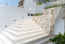 共用スペース 6 BR sunshine city view villa with a private heated pool