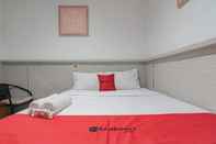 Bedroom RedDoorz @ Arwiga Hotel