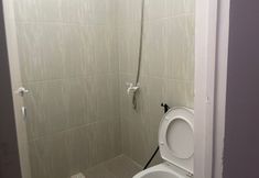 In-room Bathroom 6 Hotel O Timur Raya Homestay Syariah