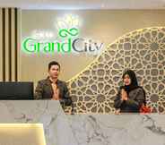 Lobby 2 Solo Grand City Hotel