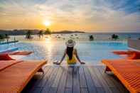 Swimming Pool Bandara Phuket Beach Resort