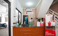 Lobby 7 RedDoorz Syariah near Jatisampurna Hospital