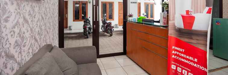 Lobby RedDoorz Syariah near Jatisampurna Hospital