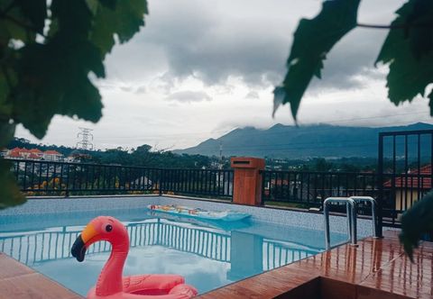 Kolam Renang Villa Nursery Syariah
