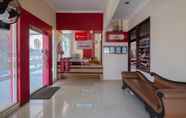 Lobby 2 RedDoorz near Bojonegoro Train Station