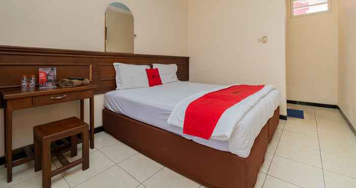 Bedroom RedDoorz near Bojonegoro Train Station