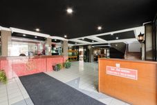 Lobby RedDoorz Plus near RSCM Jakarta