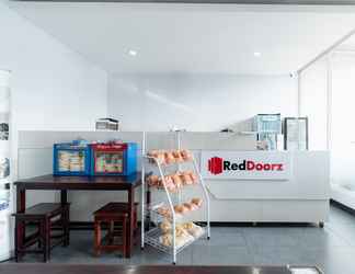 Sảnh chờ 2 RedDoorz near Puri Indah Lippo Mall 2