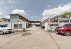 Bangunan 6 RedDoorz Syariah near Jakabaring Sport City Palembang
