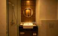 In-room Bathroom 4 Lavaya Resort Nusa Dua Bali