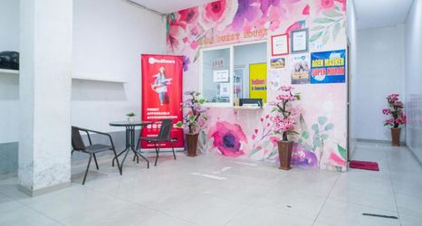 Lobby 2 RedDoorz @ MERR Rungkut Jl Gunung Anyar