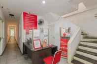 Lobby RedDoorz near Kaza Mall Surabaya