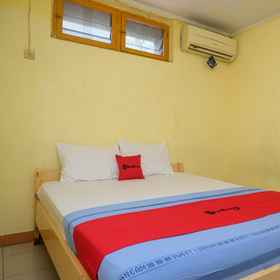 RedDoorz @ Pelabuhan Parepare 1, Hotel Sejahtera Department Store Parepare