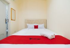 Bedroom 6 RedDoorz @ Kemanggisan Raya