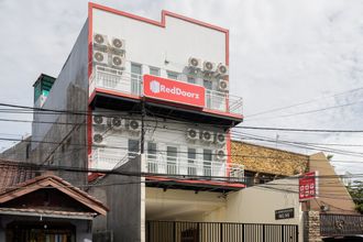 Exterior 4 RedDoorz @ Kemanggisan Raya