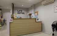 Lobi 4 Life Hotel Rong Khun