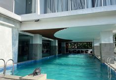 Kolam Renang 3 Roger's Hotel Manado
