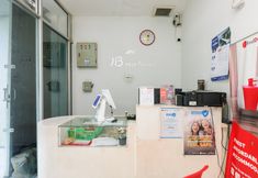 Exterior 2 RedDoorz near Seasons City Mall