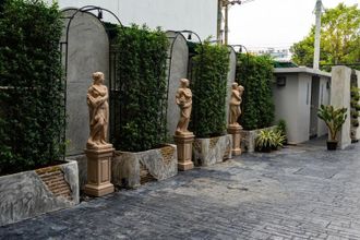 外部的 4 J Place Hotel