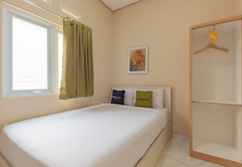 Bedroom Urbanview Syariah Utami Inn Garut by RedDoorz