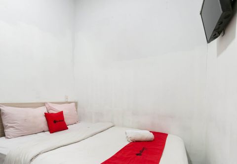 Bedroom RedDoorz @ Jalan Asia Medan