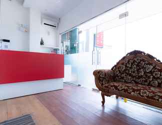 Sảnh chờ 2 RedDoorz near Hang Nadim Batam Airport