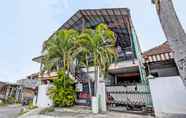 Exterior 2 SPOT ON 92452 Griya Sandi Syariah Homestay