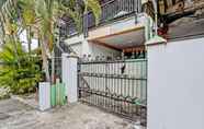 Bên ngoài 5 SPOT ON 92452 Griya Sandi Syariah Homestay