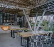 Bar, Cafe and Lounge 7 Sawah Tamanan Villa & Resort