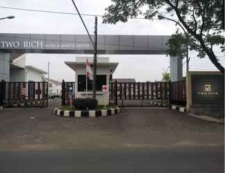 Luar Bangunan 2 Two rich hotel and sport center