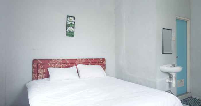 Kamar Tidur SPOT ON 92458 Azeela Kost Syariah