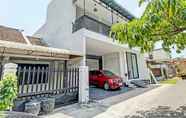 Exterior 4 OYO 92433 Sirih Gading Family Guest House