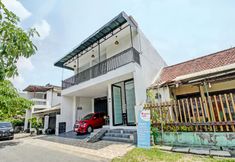 Exterior 2 OYO 92433 Sirih Gading Family Guest House