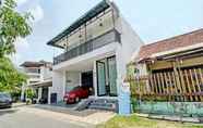 Exterior 2 OYO 92433 Sirih Gading Family Guest House