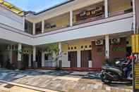 Bangunan Super OYO 92437 Wahidin Guesthouse