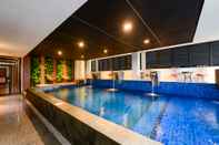 Swimming Pool Nata Azana Hotel Solo