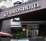 Bên ngoài 3 Bros Hotel