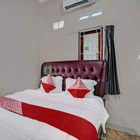 Bedroom 1 Hotel O Putri Homestay Syariah Near SPBU 14.282.694 (Air Hitam), Hotel Giant Ekstra Tuanku Tambusai