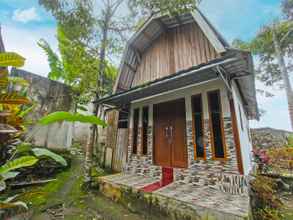 Bên ngoài 4 SPOT ON 92462 Awenk Homestay