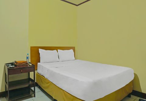 Bedroom SPOT ON 92466 Adam Kost Syariah