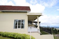 外部的 Villa Graha Weiss Kusuma (Utara)