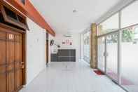 Lobi RedDoorz Plus @ Gunungsari Surabaya