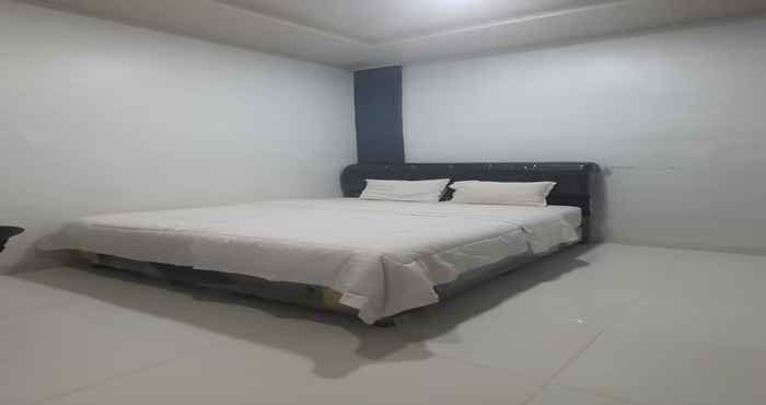 Bedroom SPOT ON 92481 Modena Homestay Syariah